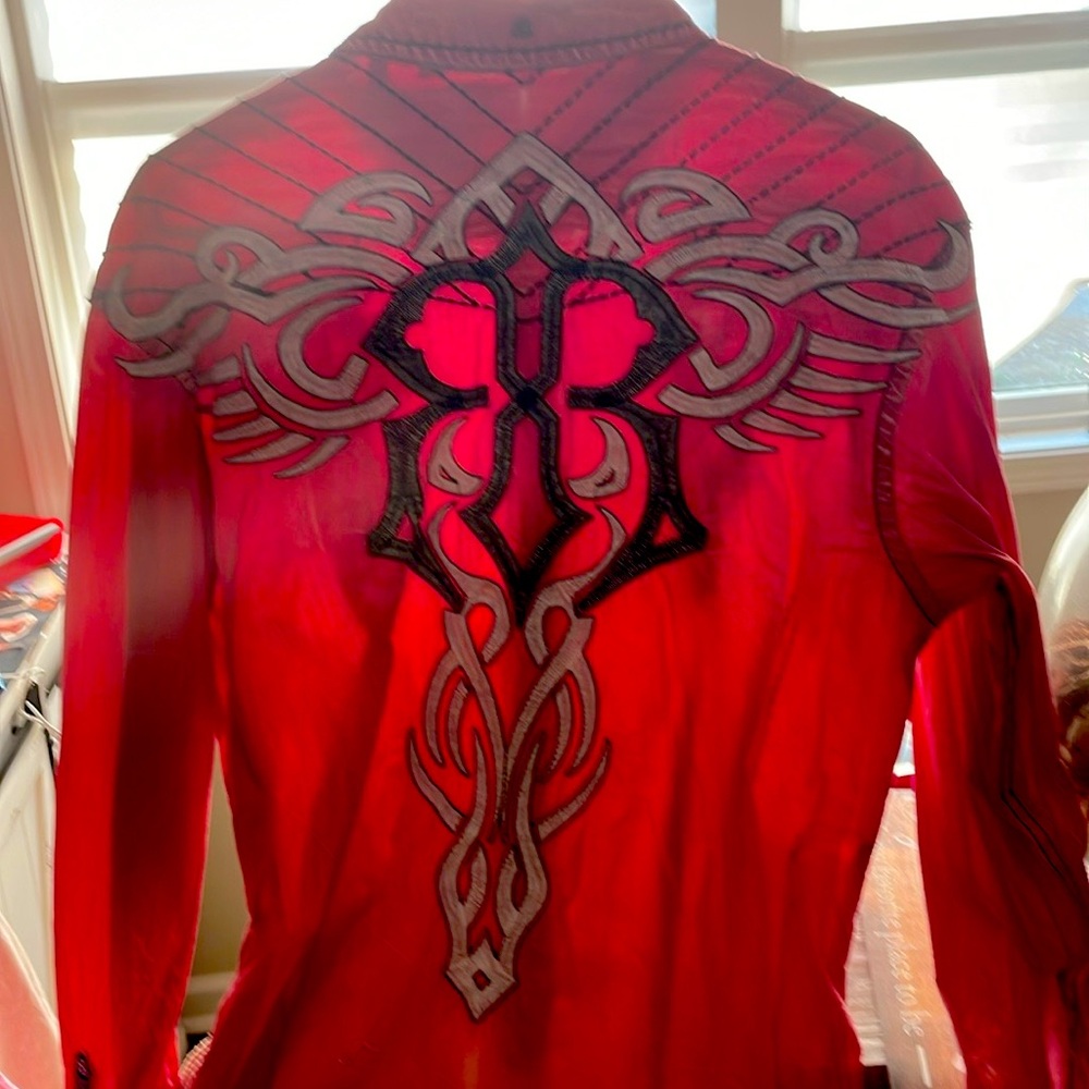 Roar shirt size large ! Very sharp shirt!